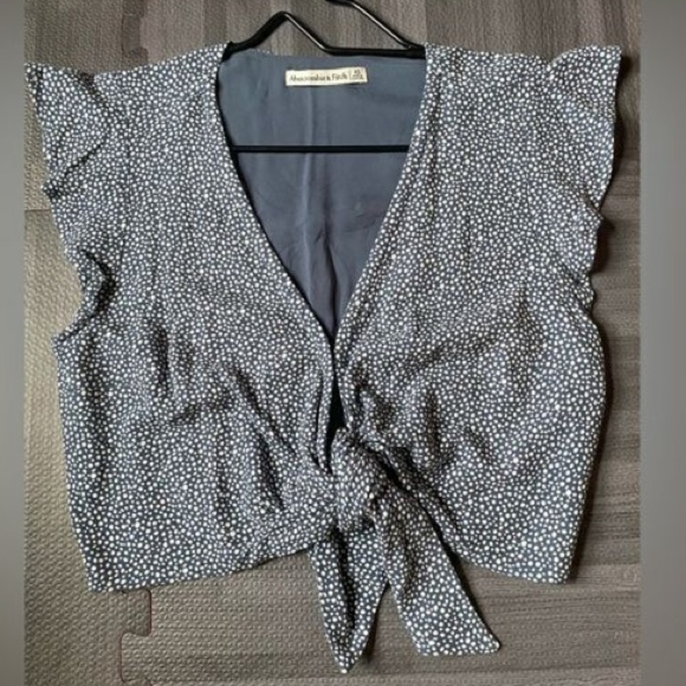 🖤ABERCROMBIE & FITCH LINEN BLEND TIE-FRONT TOP